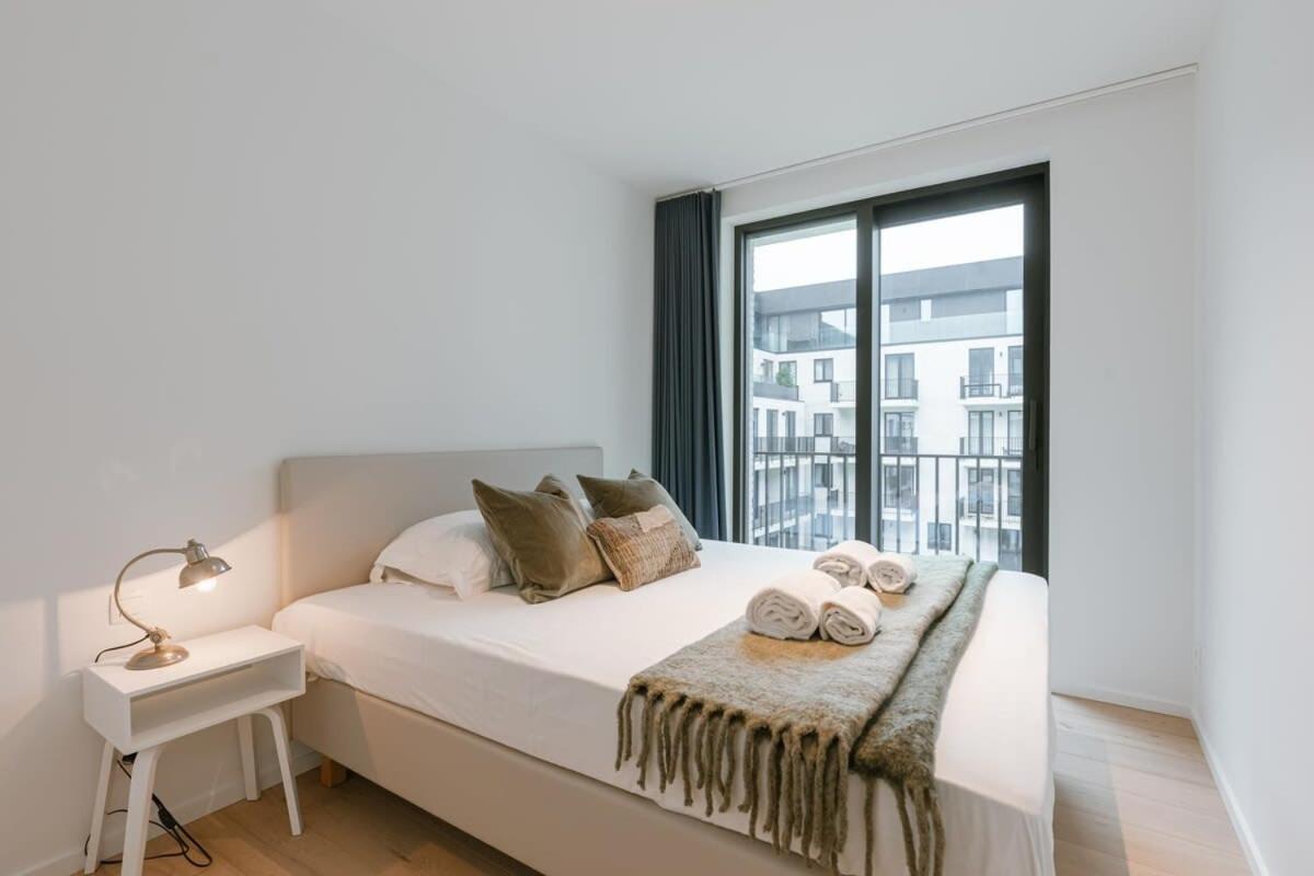 Huswell - New In With Terrace Apartment